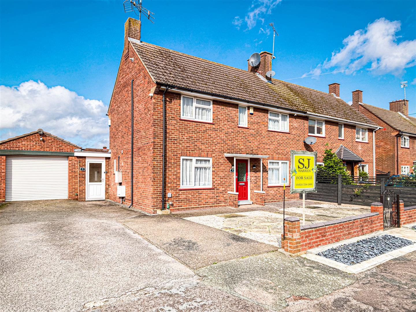 8 Pump Mead Close